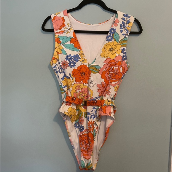 Bathing suit - Picture 3 of 11